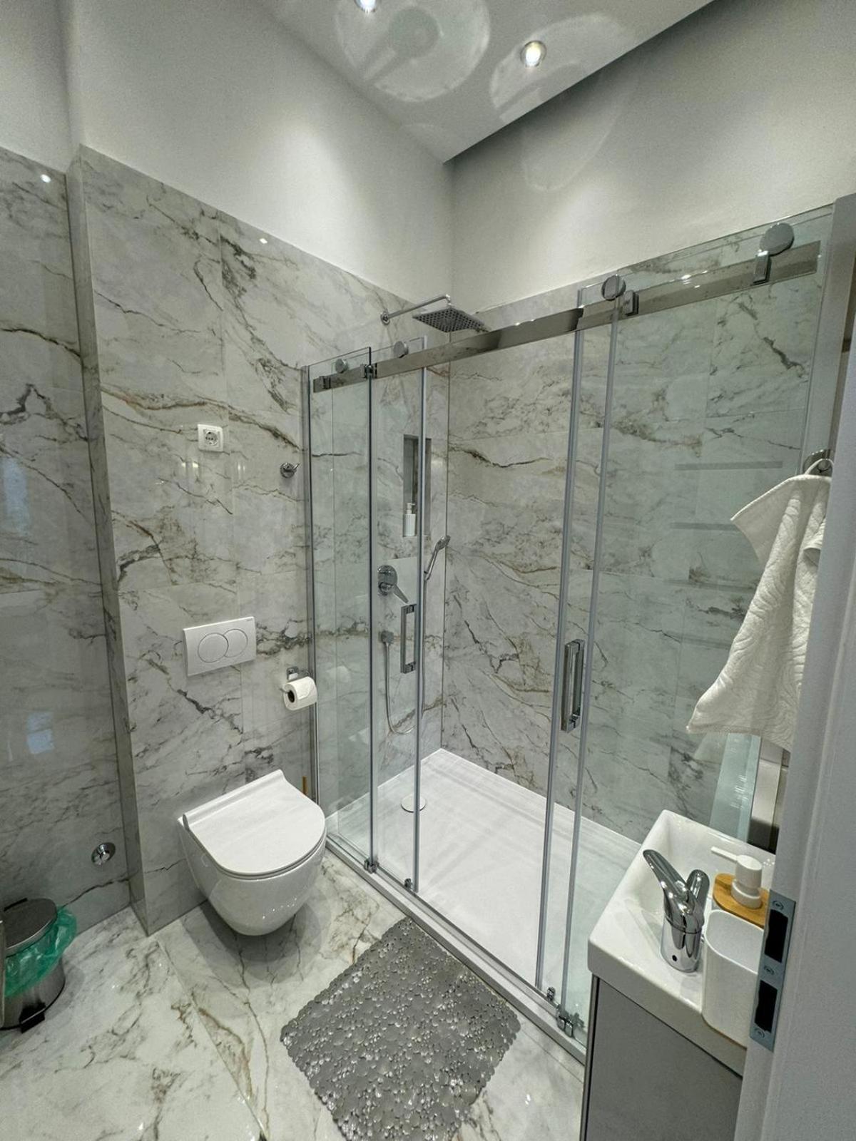 Exclusive Comfort With Balconies Apartment